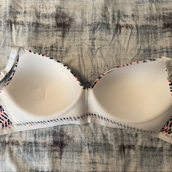 Victoria’s Secret Bra - Picture 3 of 6